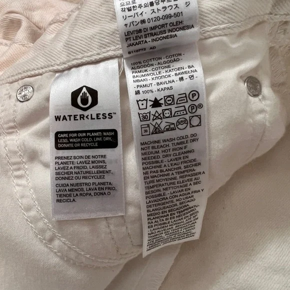 Levi’s High Rise Loose Shorts - Picture 15 of 16